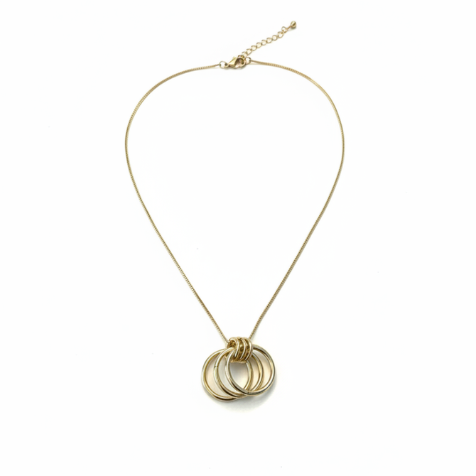 GOLD INTERLOCKING RING NECKLACE