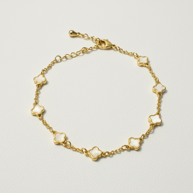 GOLD DIPPED DAINTY CLOVER BRACELET