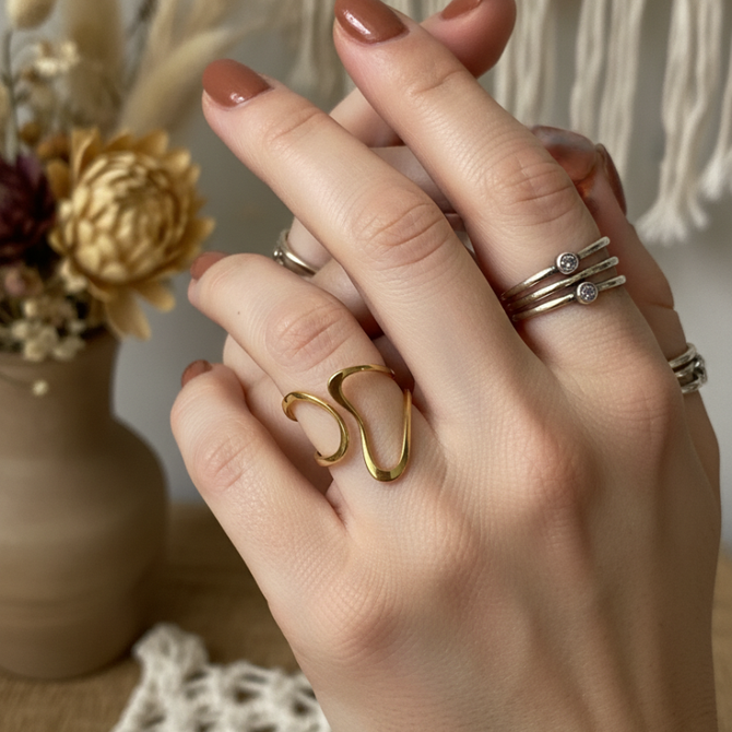 GOLD WAVY FREE SIZE RING