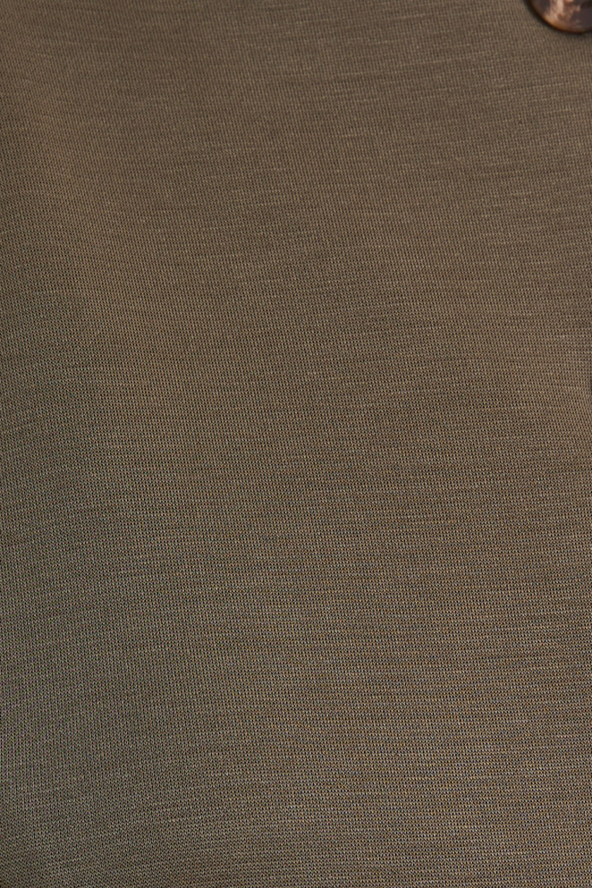 BOAT NECK STRAP BUTTON UP TOP