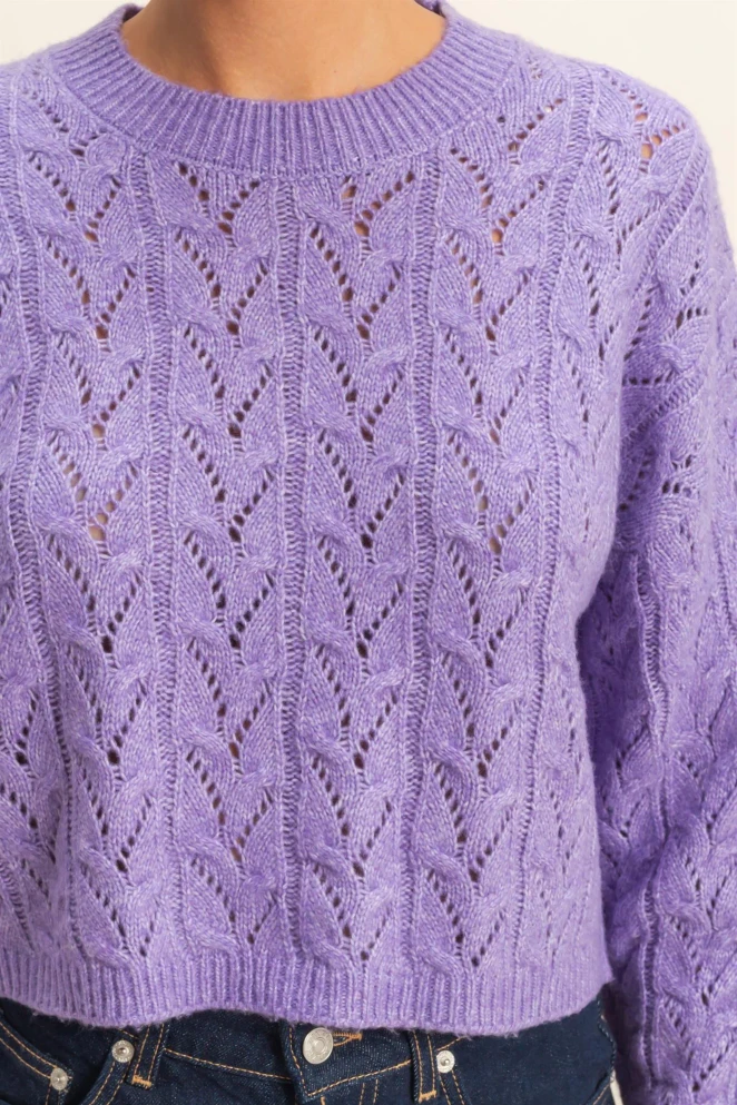 CROPPED CABLE KNIT SWEATER