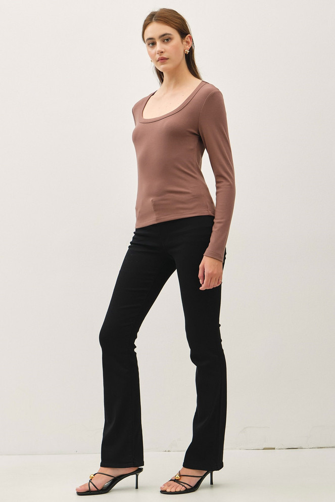 BASIC SCOOP NECK LONG SLEEVE TOP