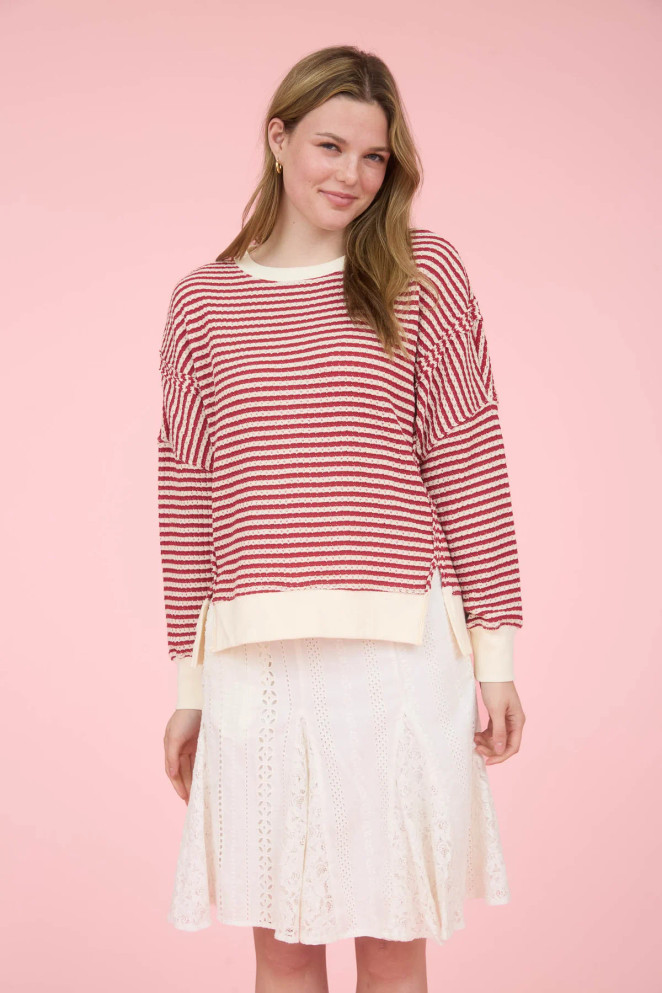 STRIPE EXPOSED SEAM SPLIT HEM KNIT TOP