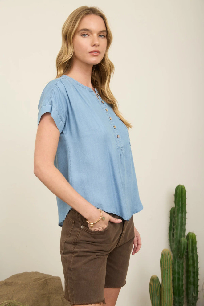 HENLEY RUCHED SHOULDER SHORT SLEEVE TOP