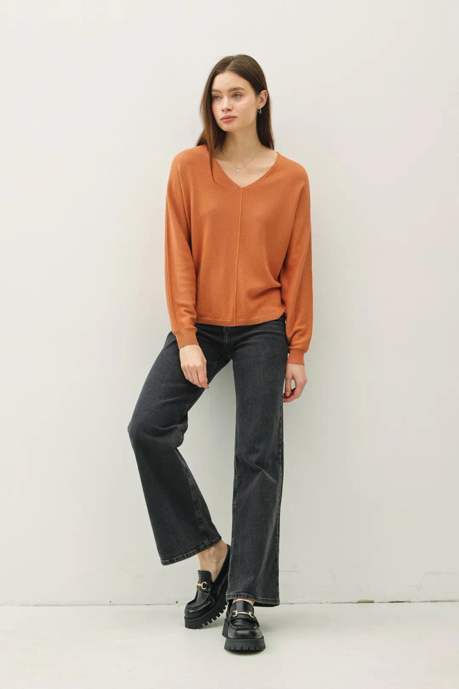 V-NECK WITH RAW SEAM DETAILS SWEATER