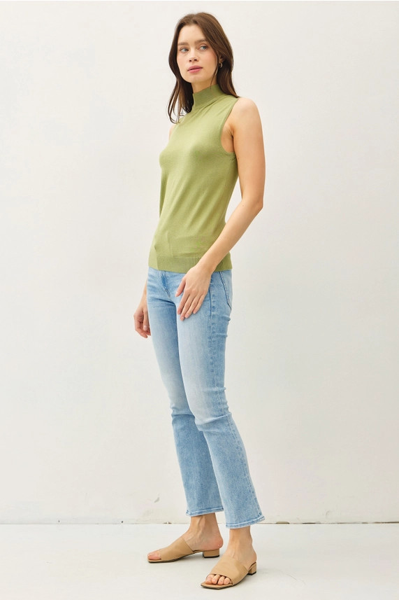 LIGHTWEIGHT MOCK NECK SLEEVELESS SWEATER