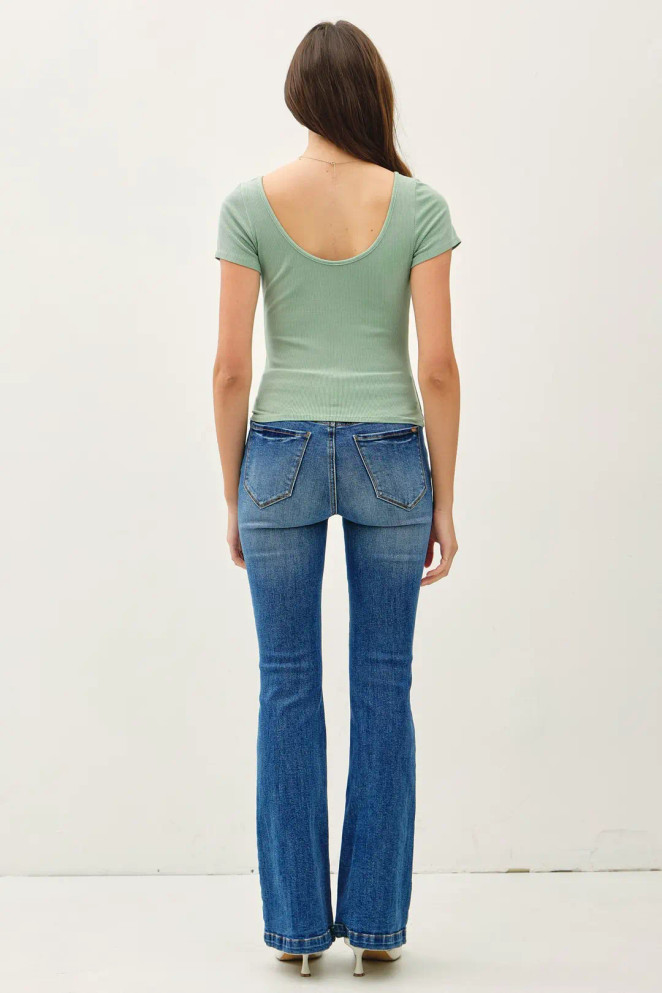 RIBBED SCOOP NECK BASIC TEE