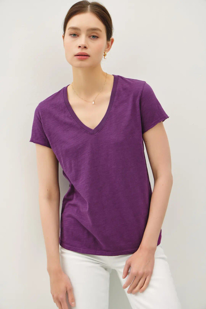 CLASSIC V NECK RAW TRIM SHORT SLEEVE TEE