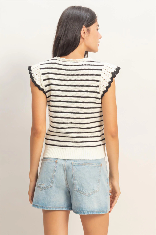 SCALLOPED STRIPED RUFFLE SLEEVE TOP