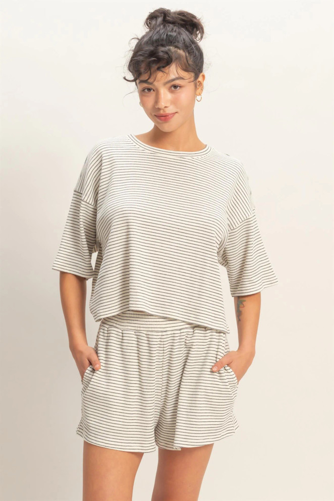 STRIPED ELASTIC SIDE POCKETS SHORT