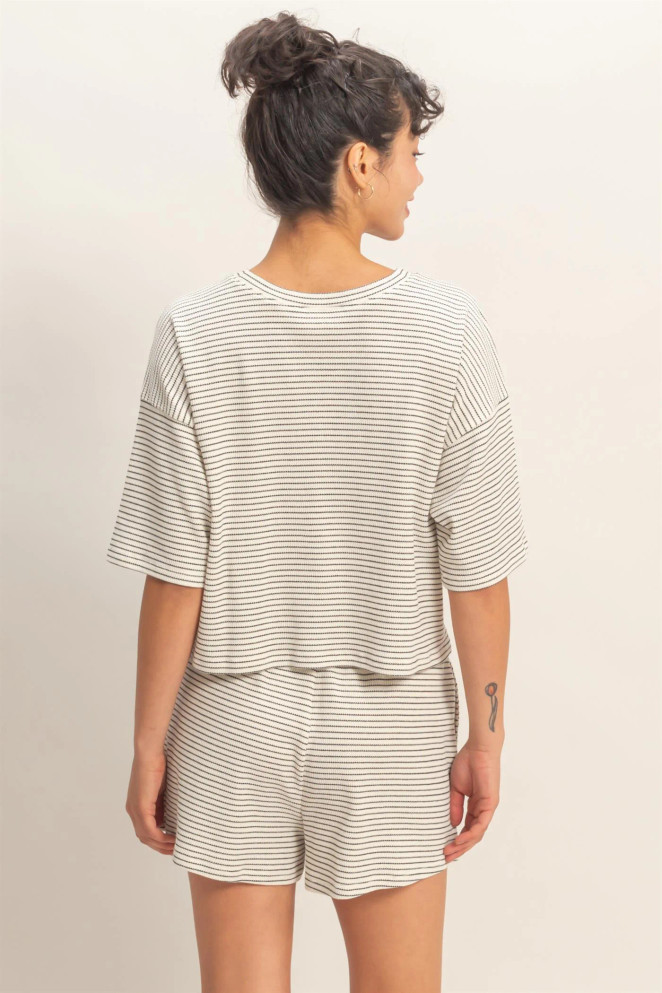 STRIPED ELASTIC SIDE POCKETS SHORT