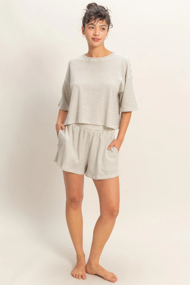 STRIPED ELASTIC SIDE POCKETS SHORT