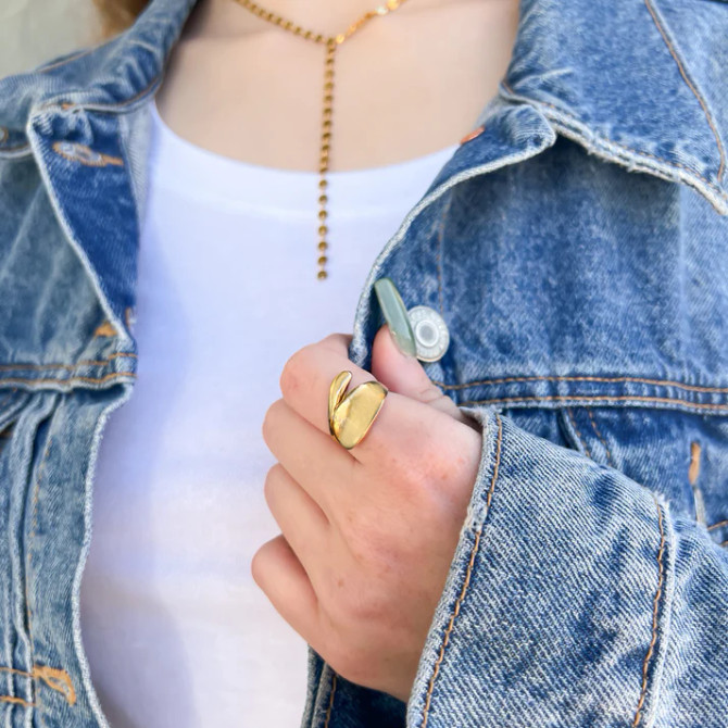 WATER RESISTANT OPEN FRONT OVERLAPPING RING