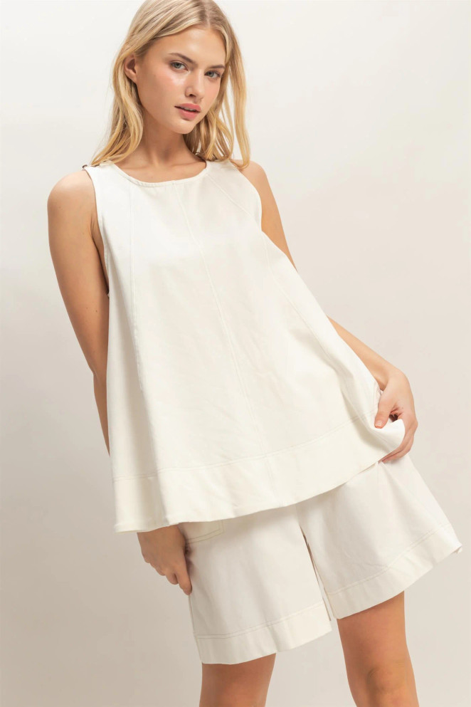ROUND NECKLINE FLOWY TOP