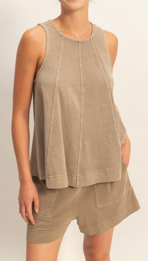 SLEEVELESS ROUND NECK FLOW TOP