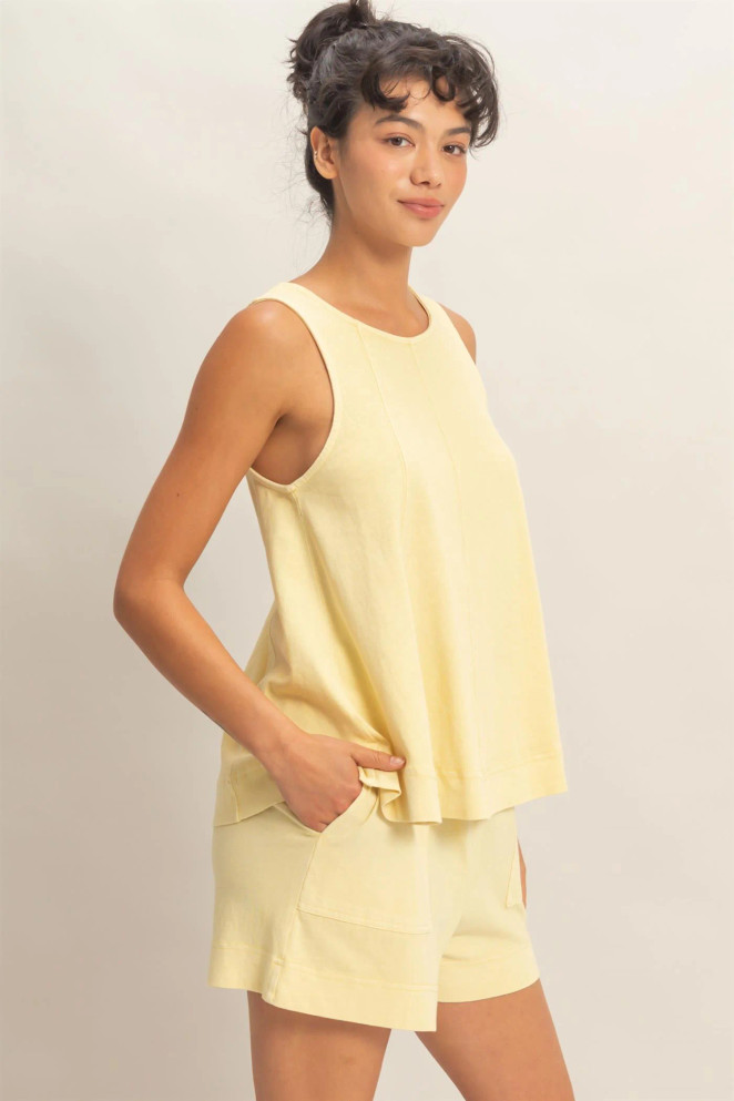 SLEEVELESS ROUND NECK FLOW TOP