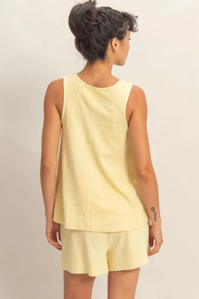SLEEVELESS ROUND NECK FLOW TOP