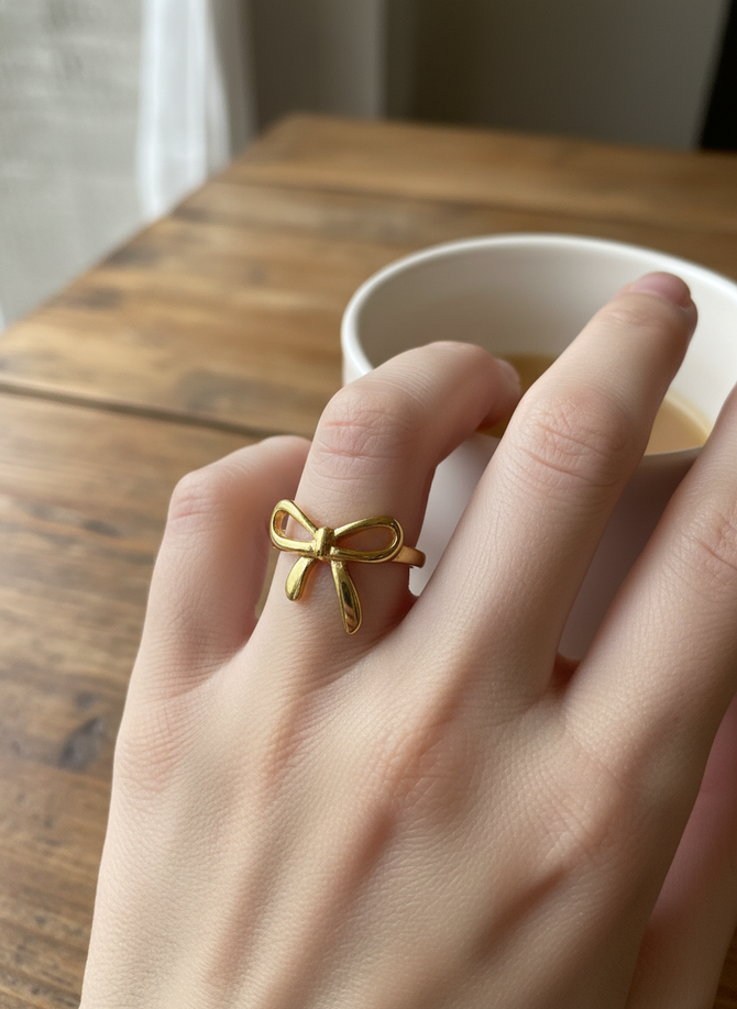 GOLDEN BOW RING