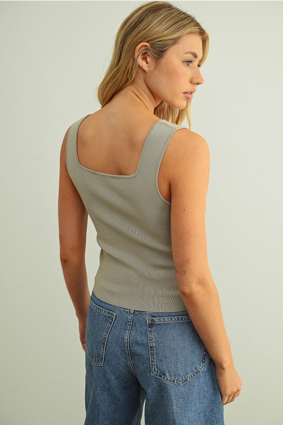 ESSENTIAL SLEEVELESS RIBBED KNIT TOP