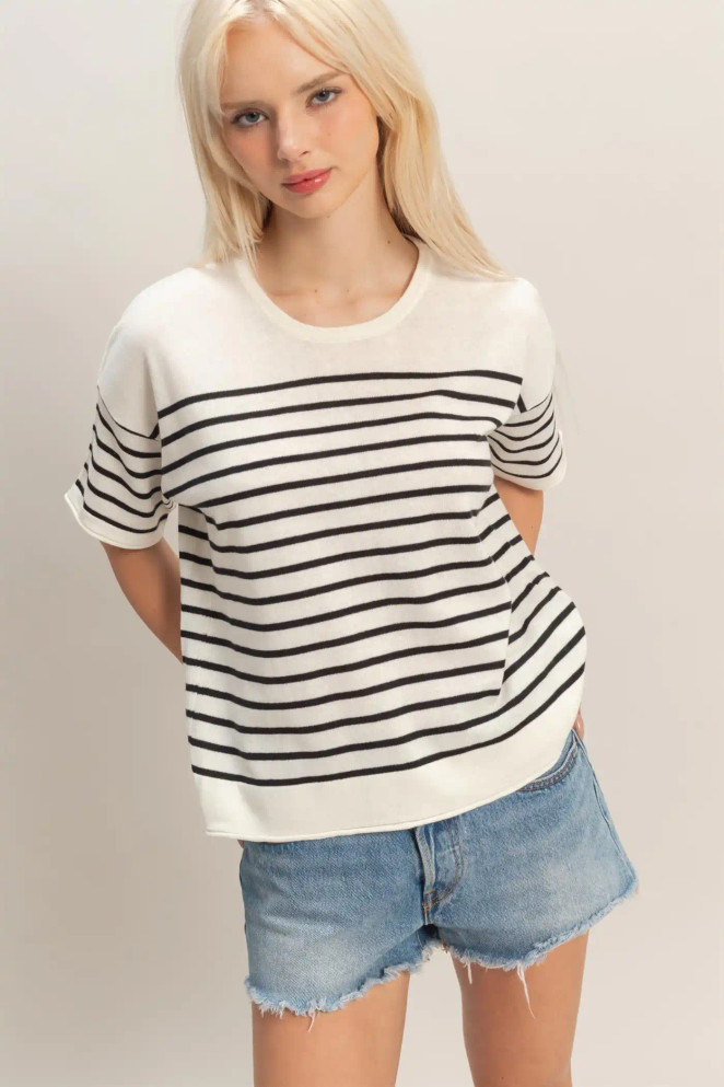 STRIPED SHORT SLEEVE KNIT TOP