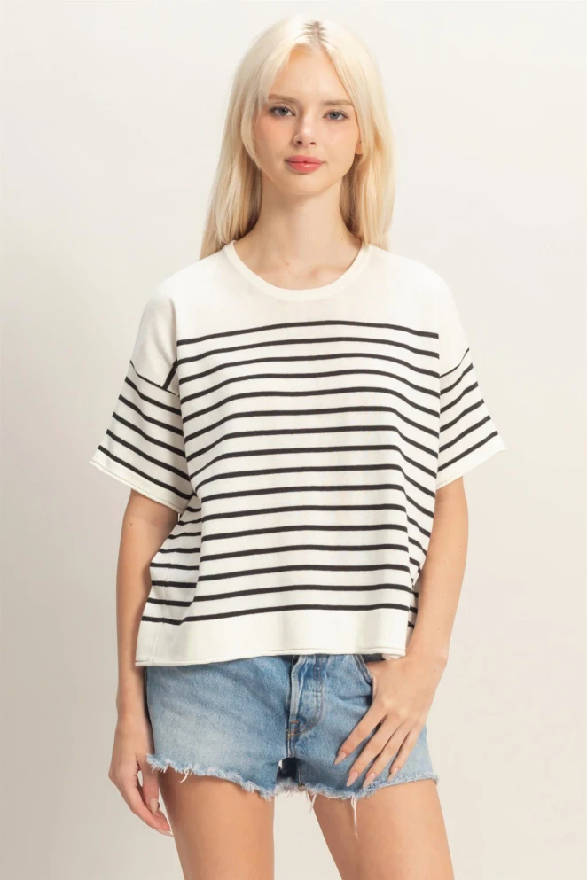 STRIPED SHORT SLEEVE KNIT TOP