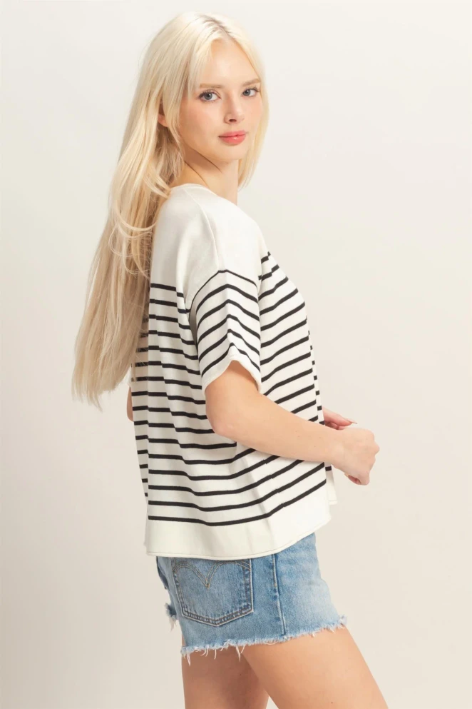 STRIPED SHORT SLEEVE KNIT TOP