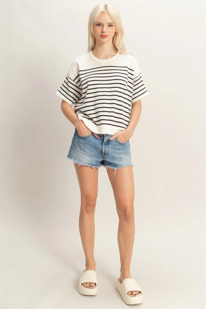 STRIPED SHORT SLEEVE KNIT TOP