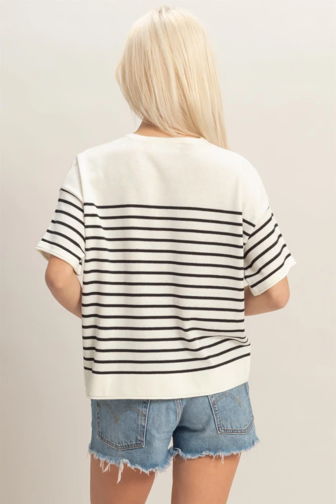 STRIPED SHORT SLEEVE KNIT TOP