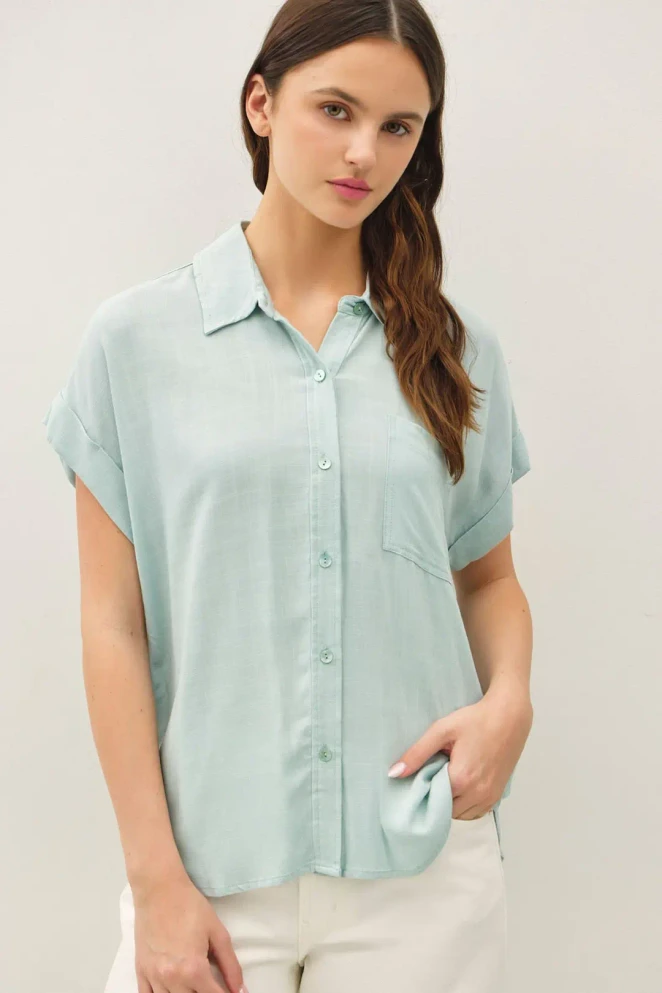 SOLID SHORT SLEEVE BUTTON DOWN HIGH LOW SHIRT