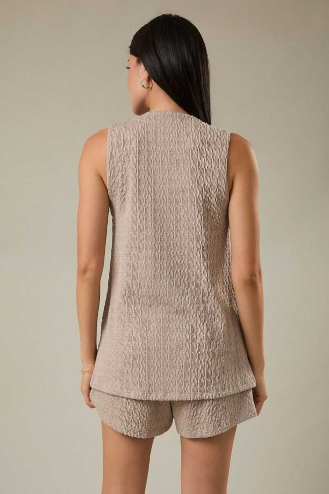 V NECK SLEEVELESS TUNIC TOP