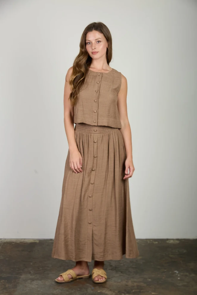 TEXTURED BUTTON DOWN SLEEVELESS TOP