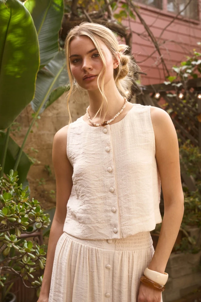 TEXTURED BUTTON DOWN SLEEVELESS TOP