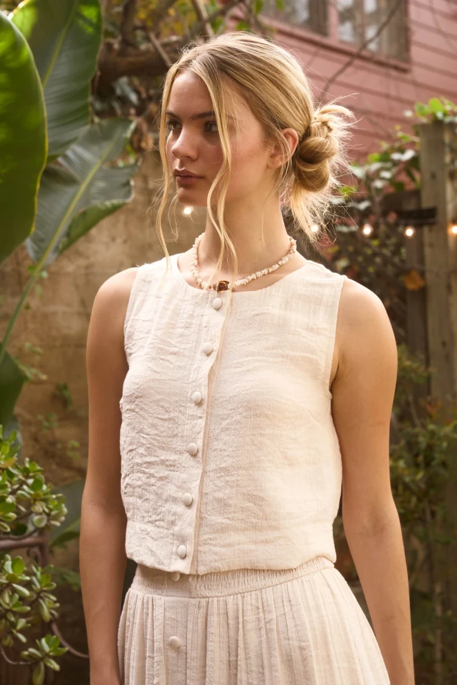 TEXTURED BUTTON DOWN SLEEVELESS TOP