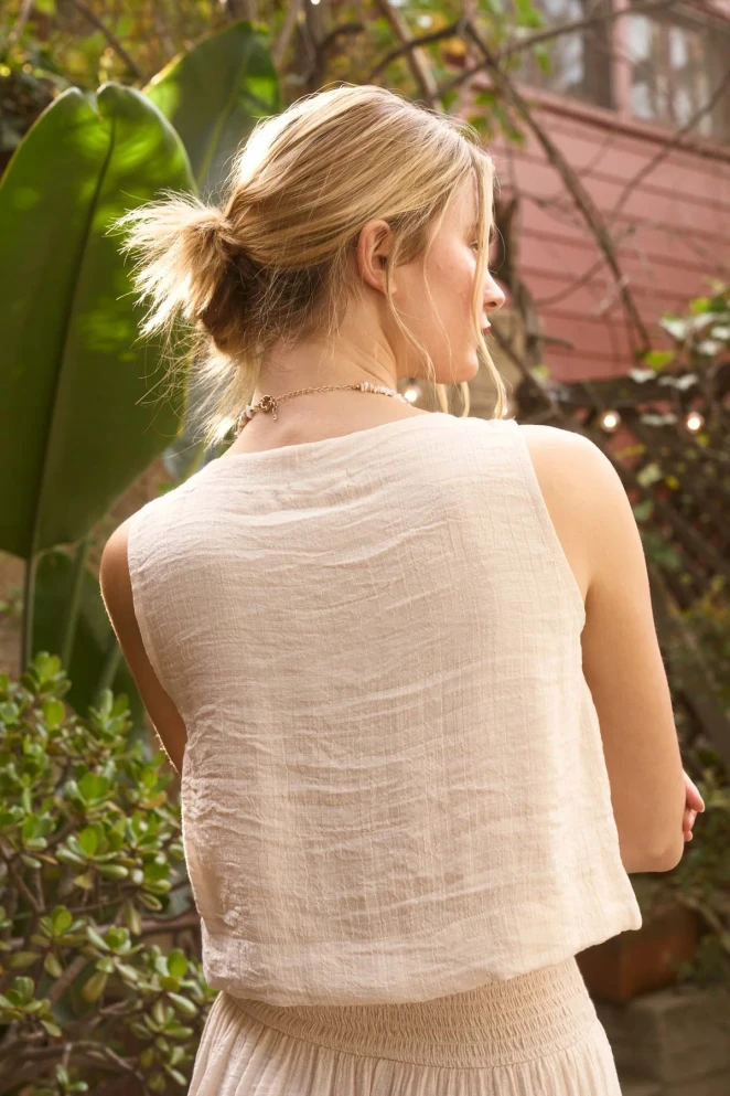 TEXTURED BUTTON DOWN SLEEVELESS TOP