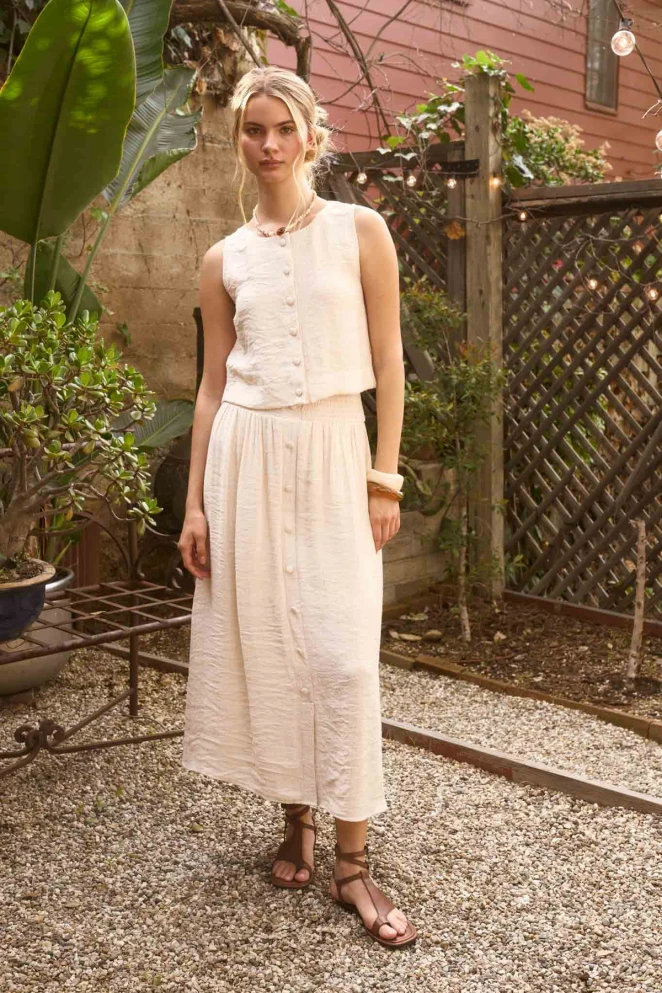 TEXTURED BUTTON DOWN SLEEVELESS TOP