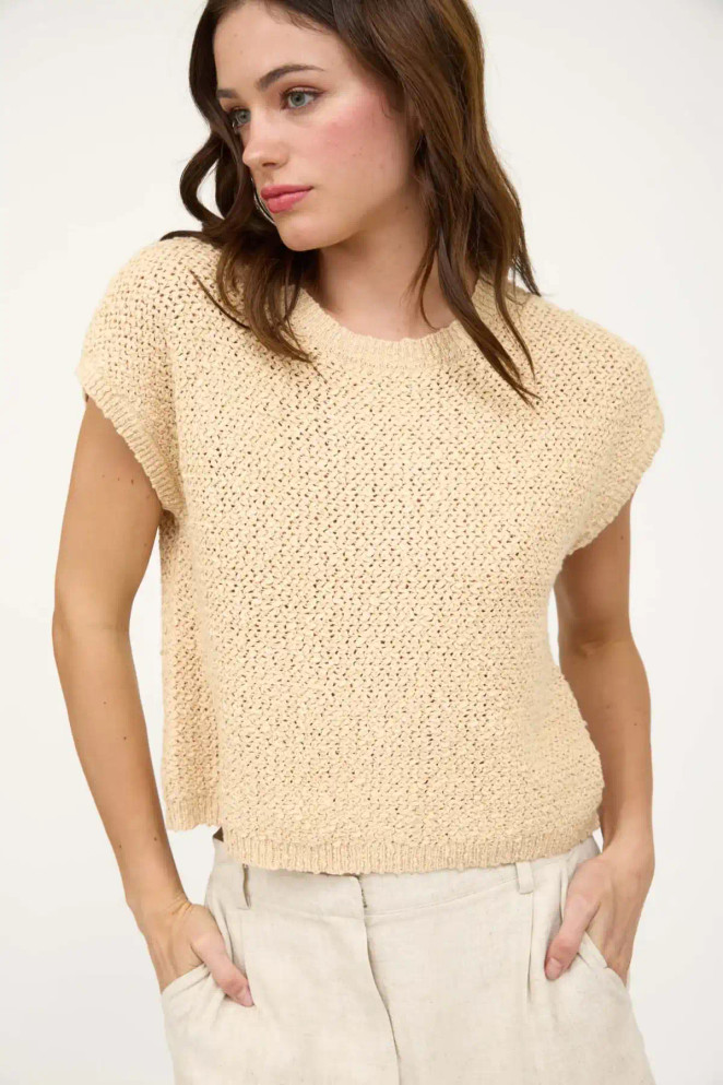 TEXTURED CREW NECK SHORT SLEEVE TOP