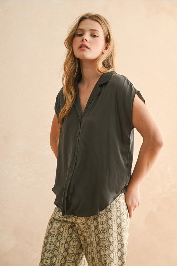 LIGHTWEIGHT BUTTON DOWN CAP SLEEVE SHIRT