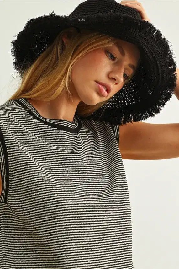 PINSTRIPED SLEEVELESS KNIT TOP