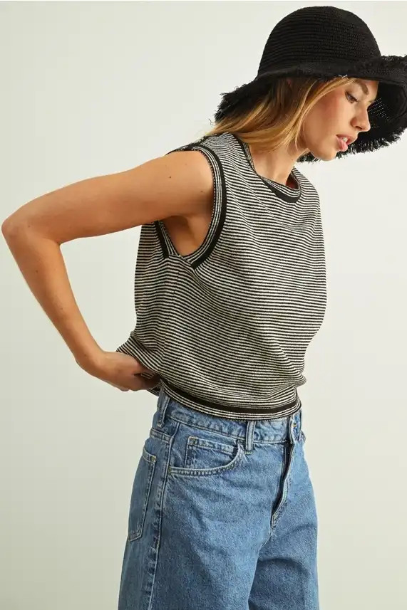PINSTRIPED SLEEVELESS KNIT TOP