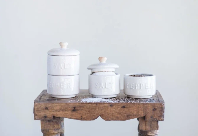 STACKABLE SALT & PEPPER POTS W/ LID