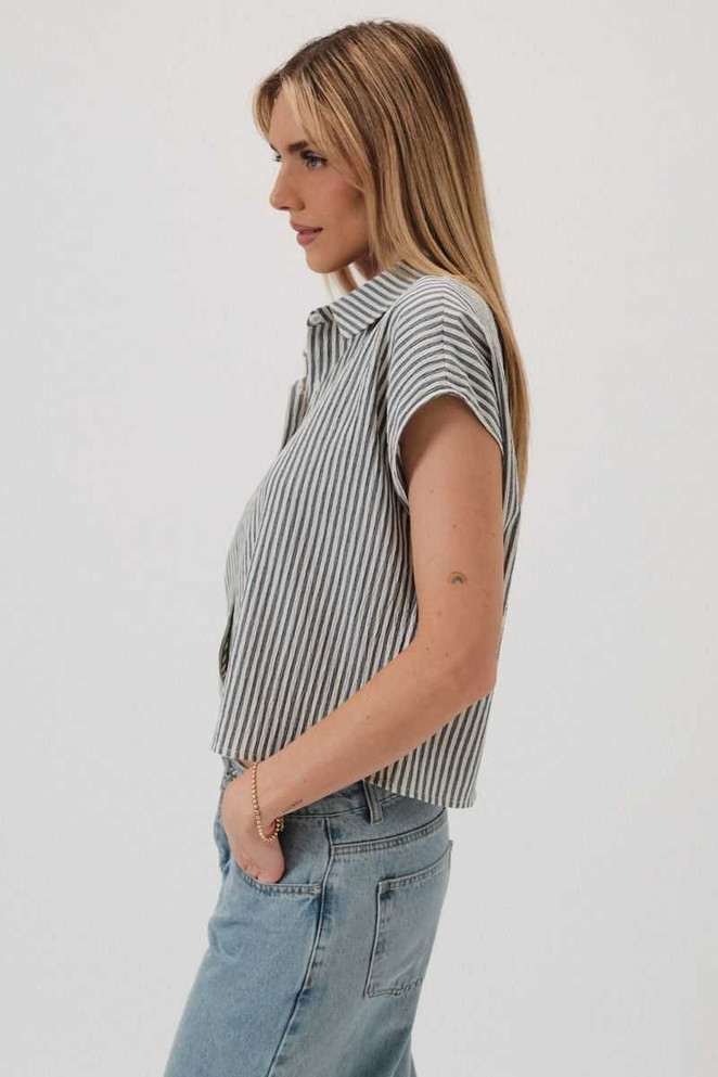SHORT SLEEVE BUTTON UP SHIRTS