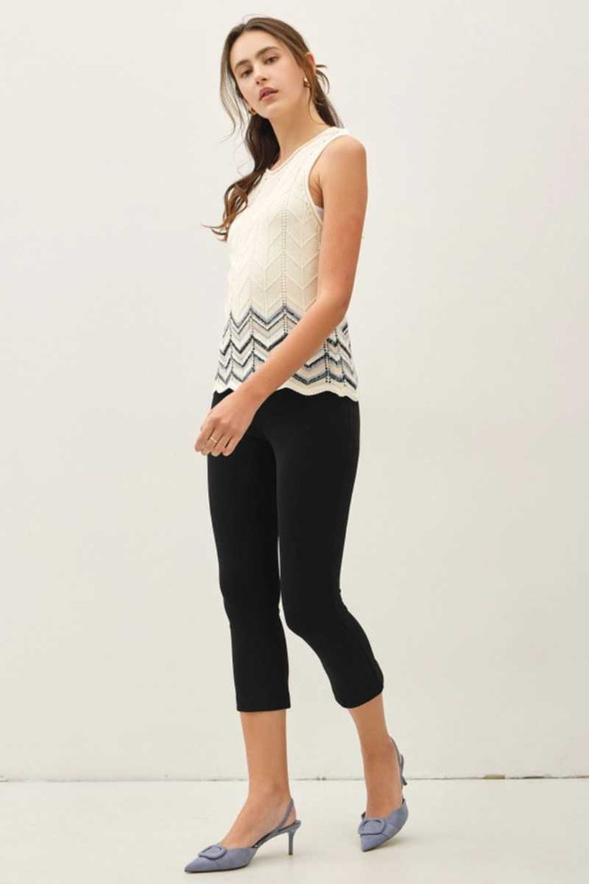 CHEVRON PATTERNED SLEEVELESS KNT TOP