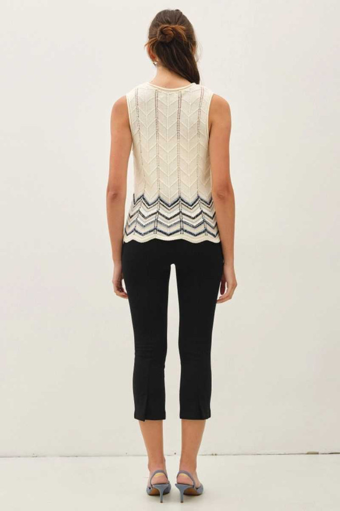 CHEVRON PATTERNED SLEEVELESS KNT TOP