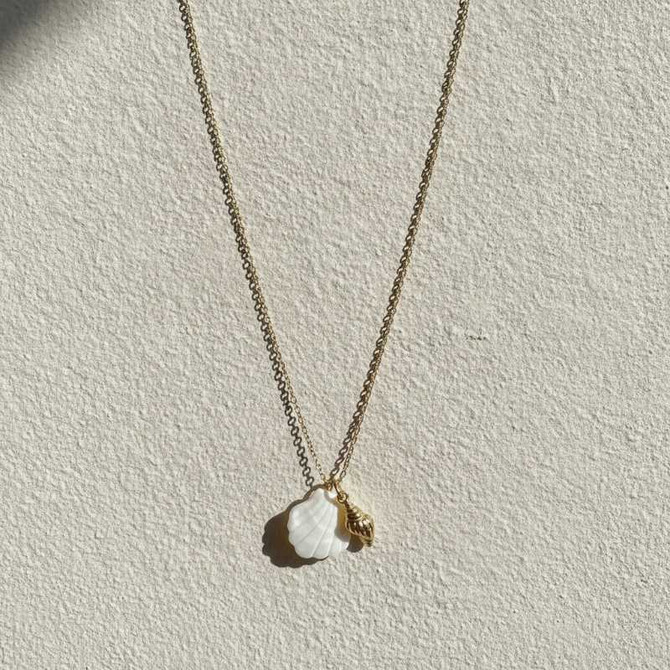 SEASHELL PENDANT NECKLACE DAINTY MOTHER OF PEARL & CONCH