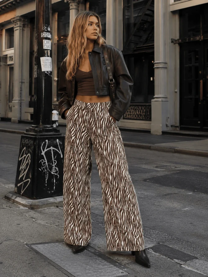 ELASTIC WAIST FRONT ZEBRA PRINT WIDE LEG PANTS