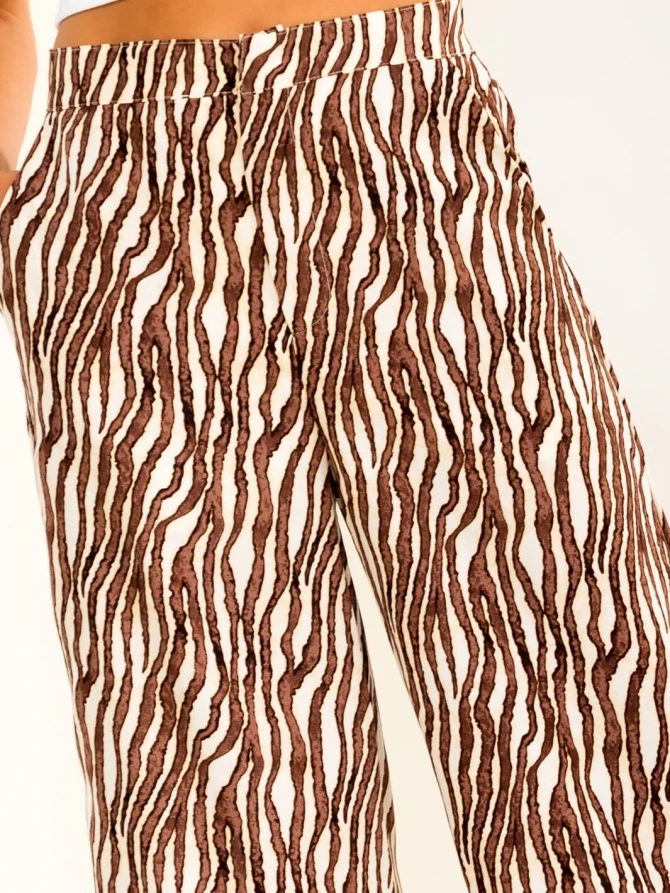 ELASTIC WAIST FRONT ZEBRA PRINT WIDE LEG PANTS