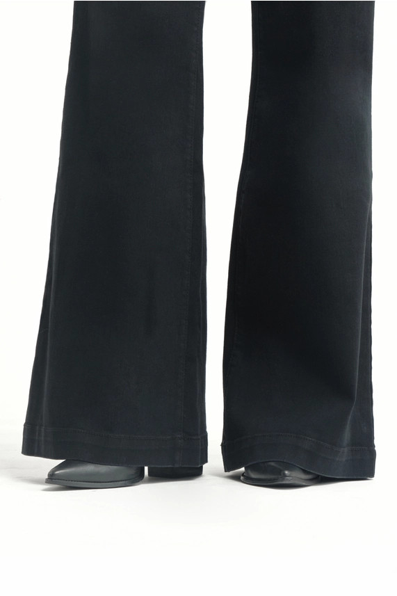 RELAXED FLARE JEAN W/ PATCH POCKETS IN BLACK