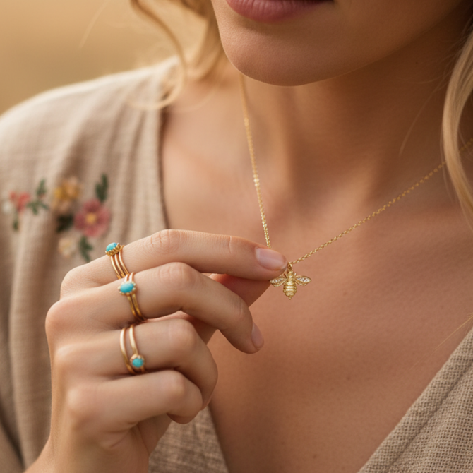 18K GOLD BEE ZIRCONIA NECKLACE