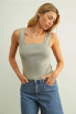 ESSENTIAL SLEEVELESS RIBBED KNIT TOP