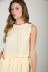 TEXTURED SLEEVELESS BACK BUTTON TOP